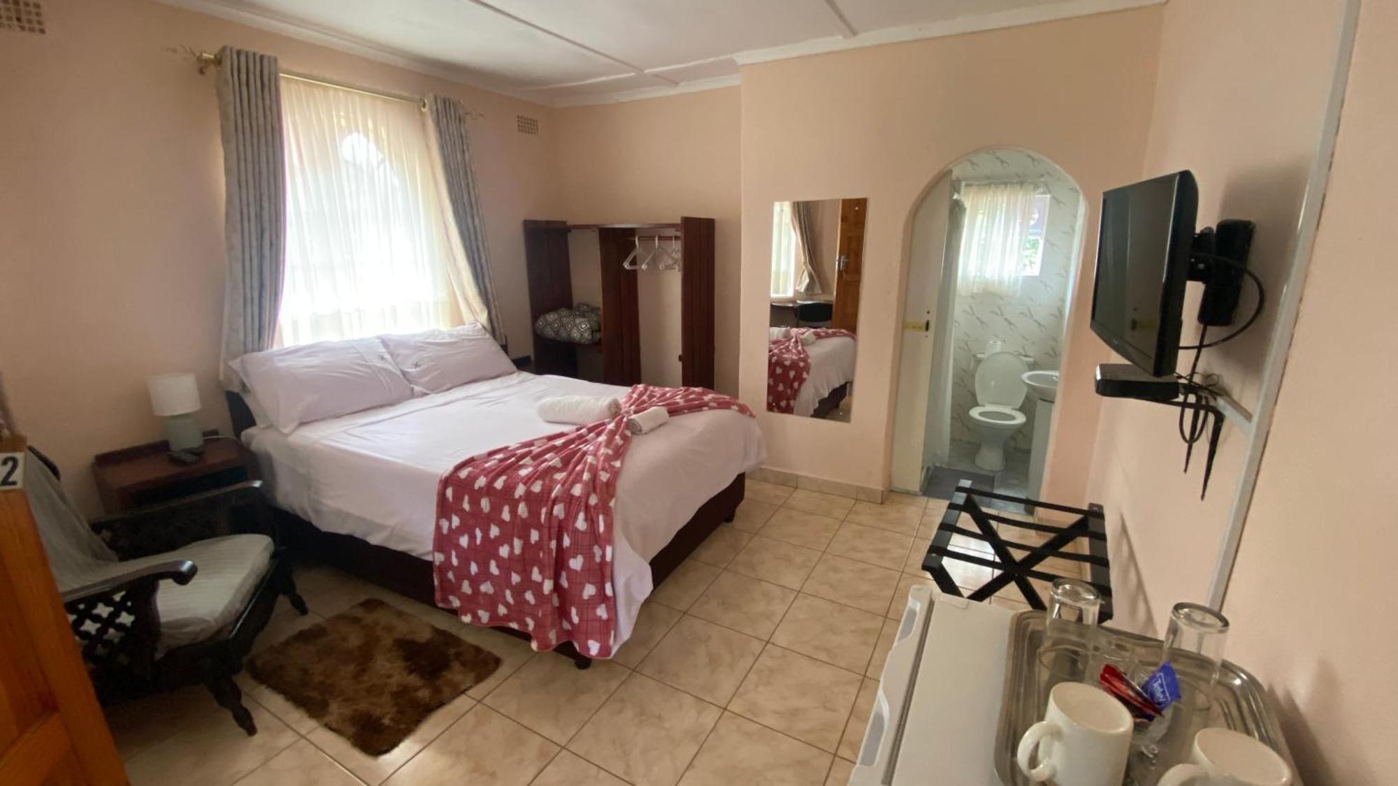 Lynns Guest House بولاوايو المظهر الخارجي الصورة