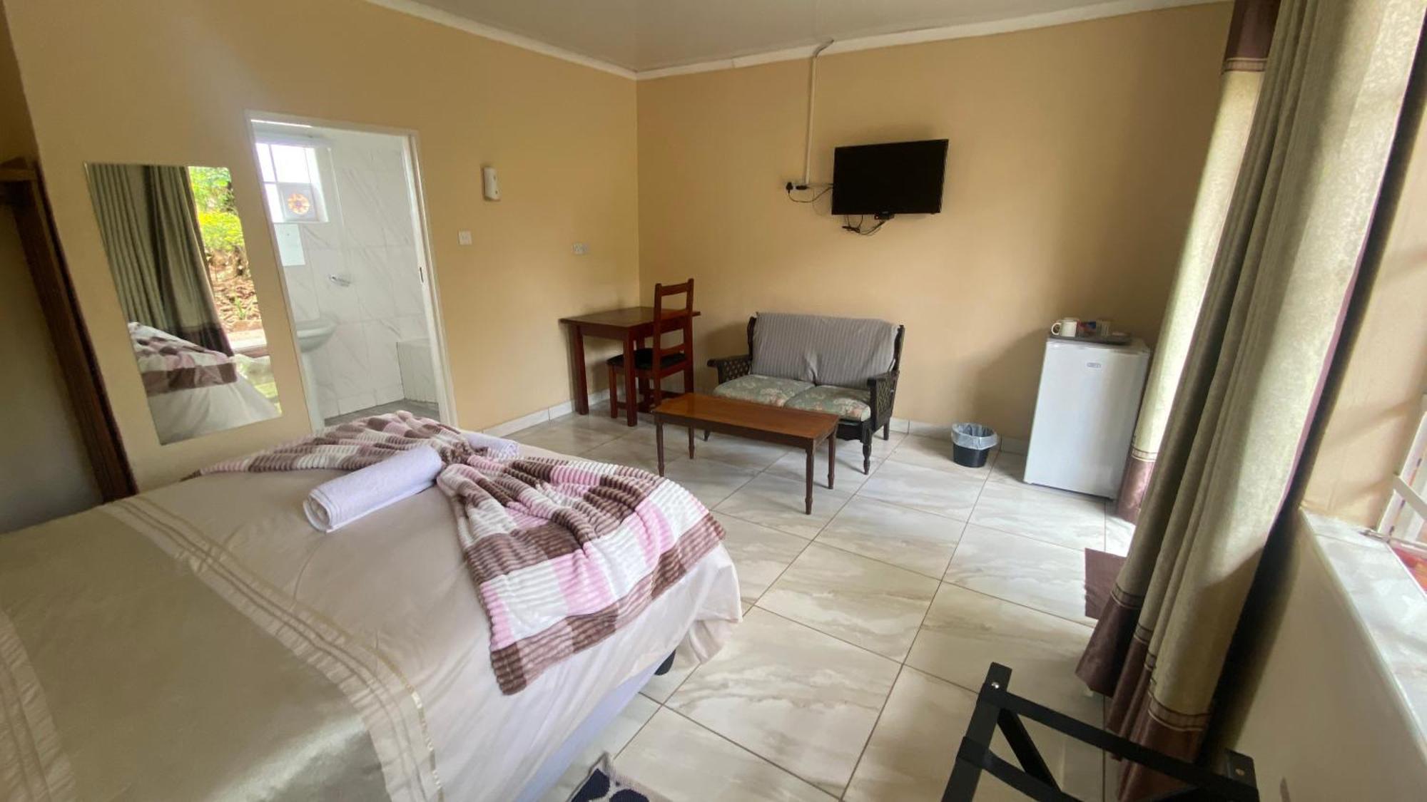 Lynns Guest House بولاوايو المظهر الخارجي الصورة