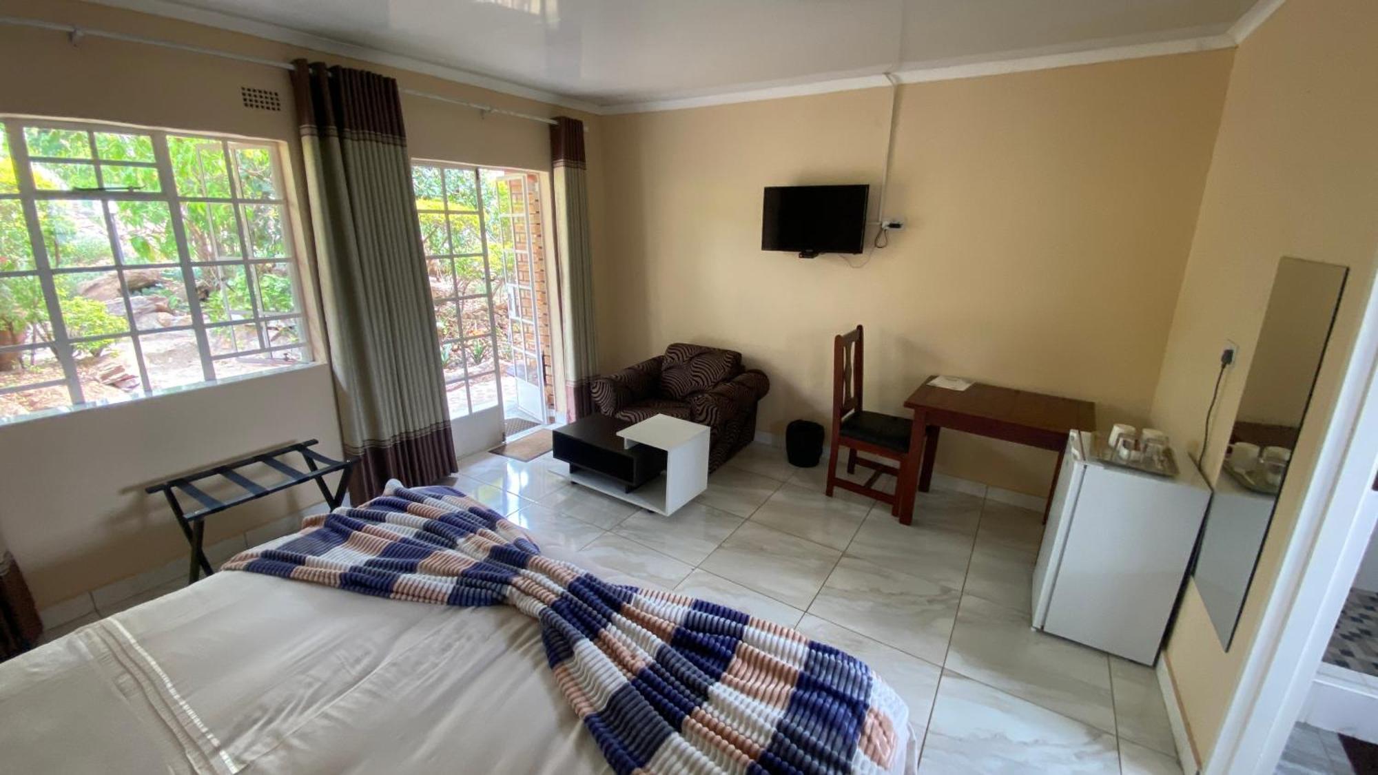 Lynns Guest House بولاوايو المظهر الخارجي الصورة