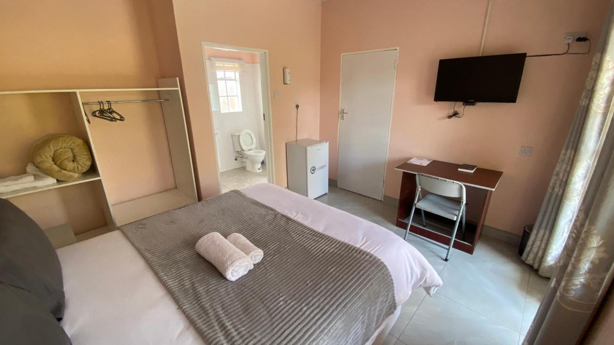 Lynns Guest House بولاوايو المظهر الخارجي الصورة