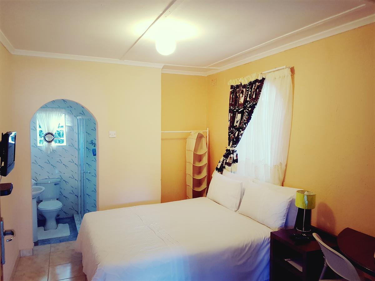Lynns Guest House بولاوايو المظهر الخارجي الصورة